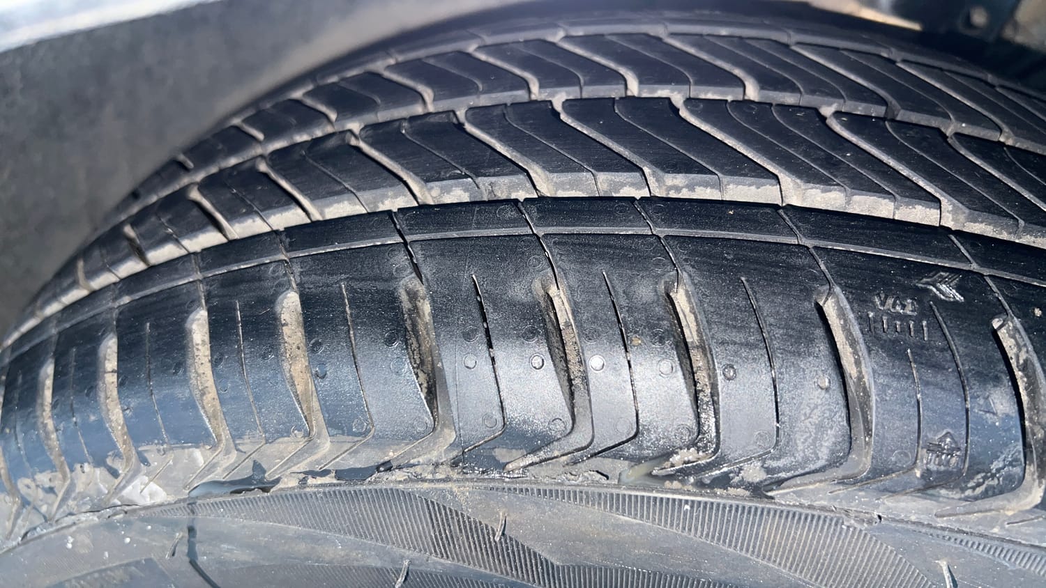 Used 2022 Volkswagen Vento Highline 1.0L TSI Petrol Manual tyres LEFT FRONT TYRE TREAD VIEW