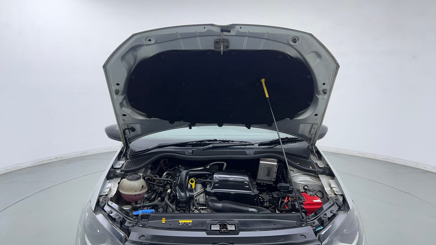 Used 2022 Volkswagen Vento Highline 1.0L TSI Petrol Manual engine ENGINE & BONNET OPEN FRONT VIEW