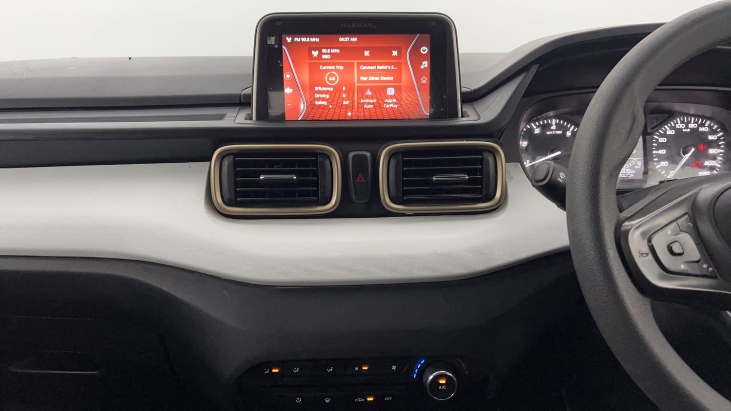Used 2023 Tata Punch Accomplished MT Petrol Manual interior MUSIC SYSTEM & AC CONTROL VIEW