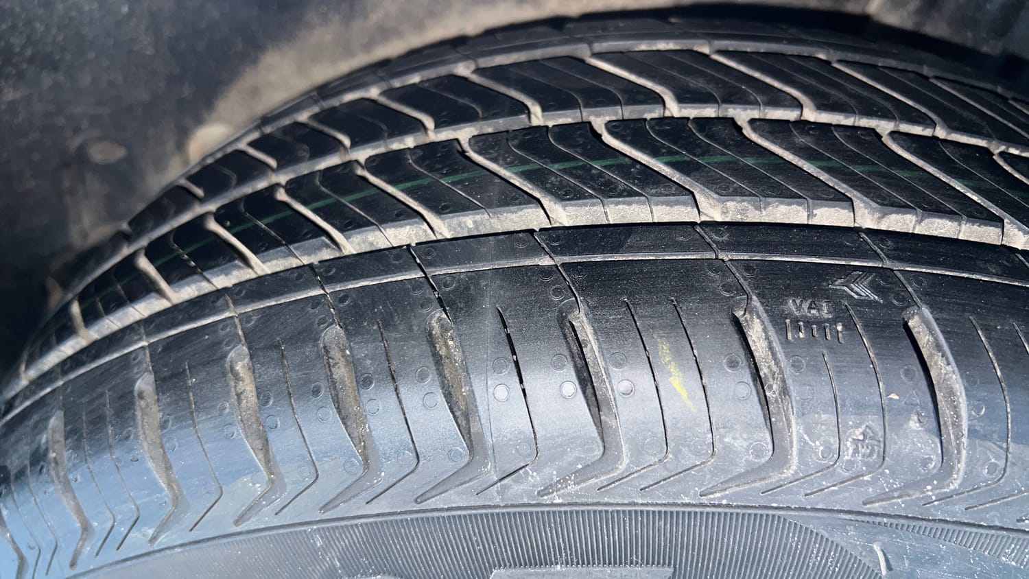 Used 2022 Volkswagen Vento Highline 1.0L TSI Petrol Manual tyres LEFT REAR TYRE TREAD VIEW