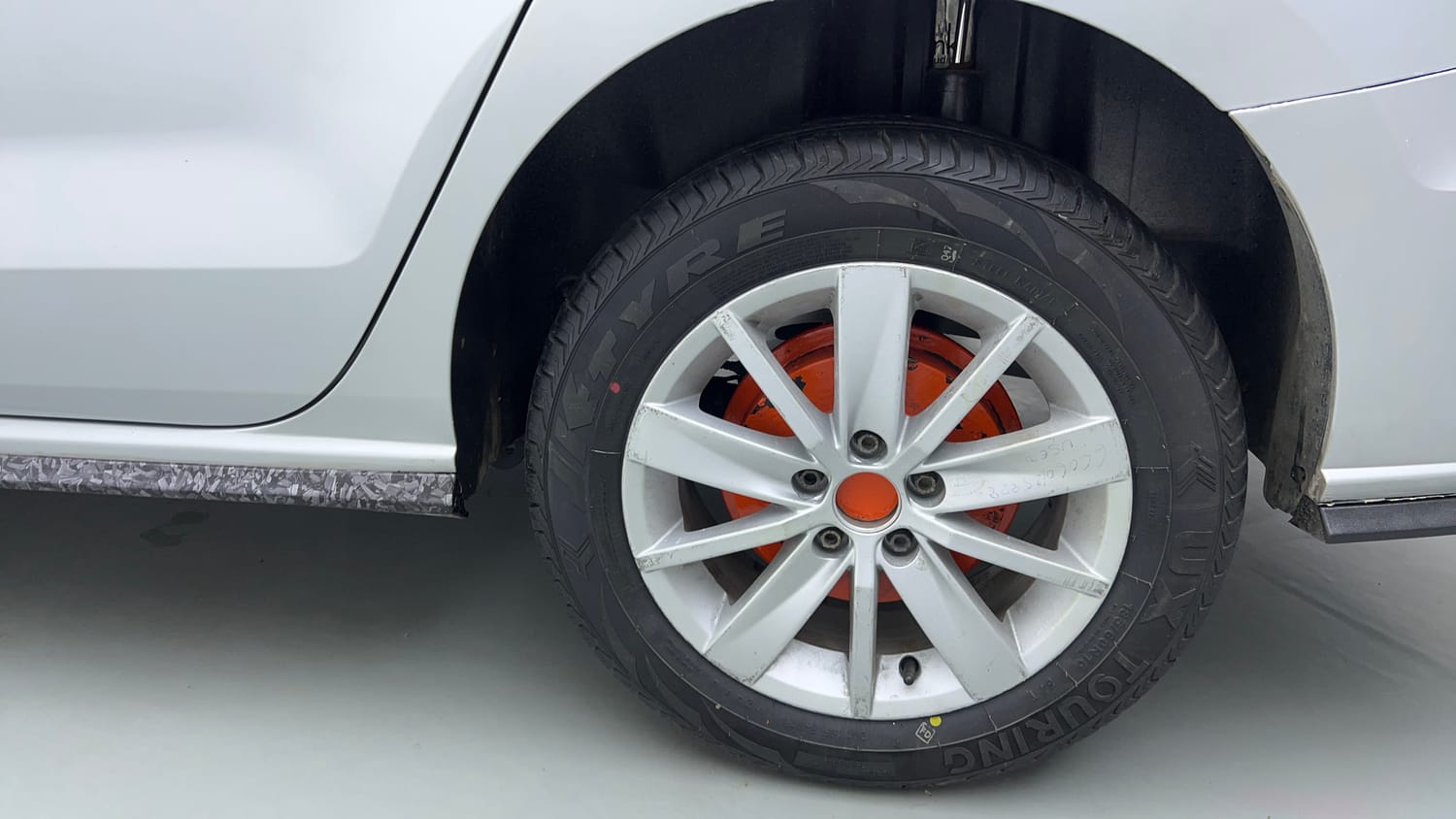Used 2022 Volkswagen Vento Highline 1.0L TSI Petrol Manual tyres LEFT REAR TYRE RIM VIEW