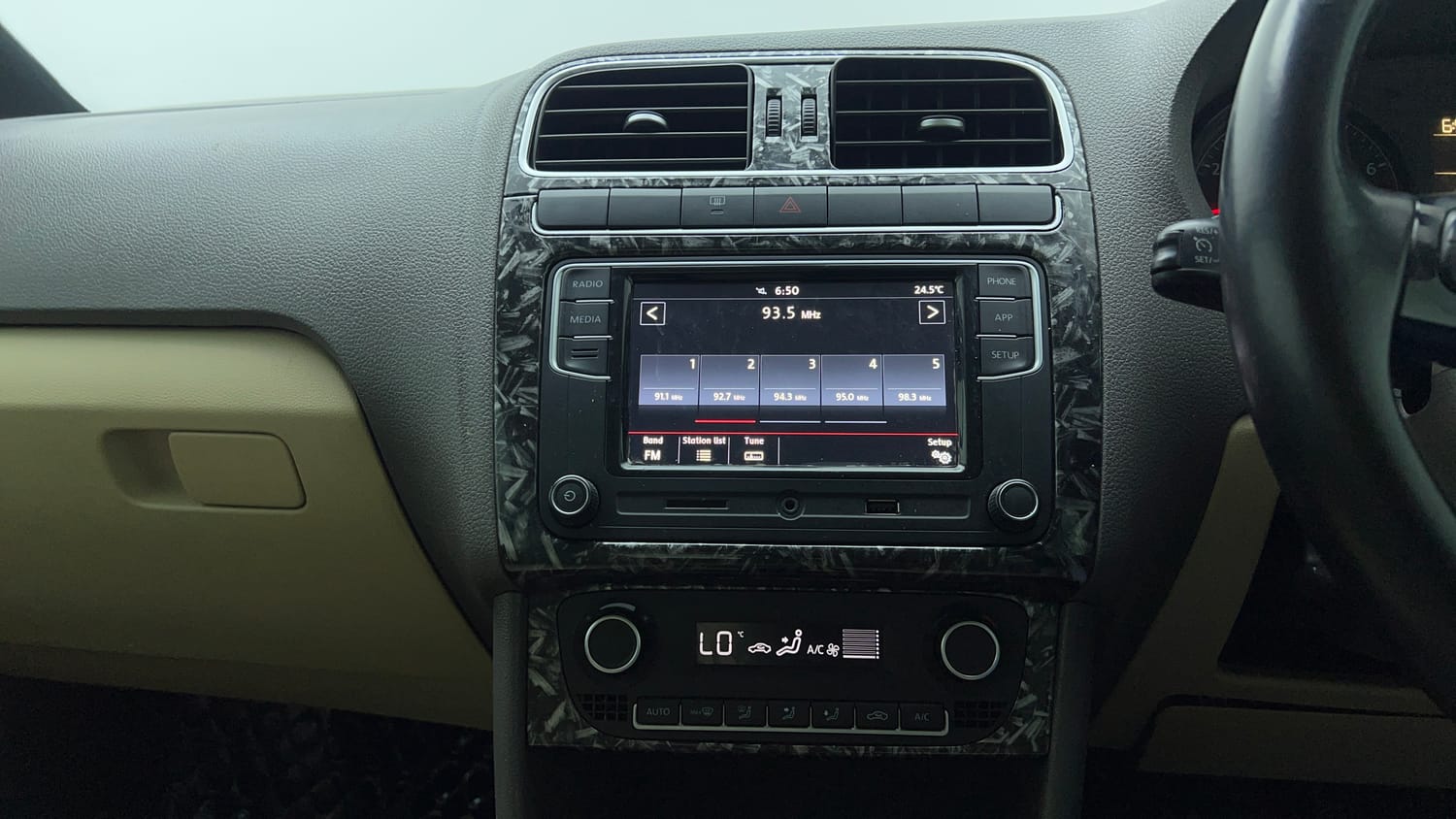 Used 2022 Volkswagen Vento Highline 1.0L TSI Petrol Manual top_features Integrated (in-dash) music system