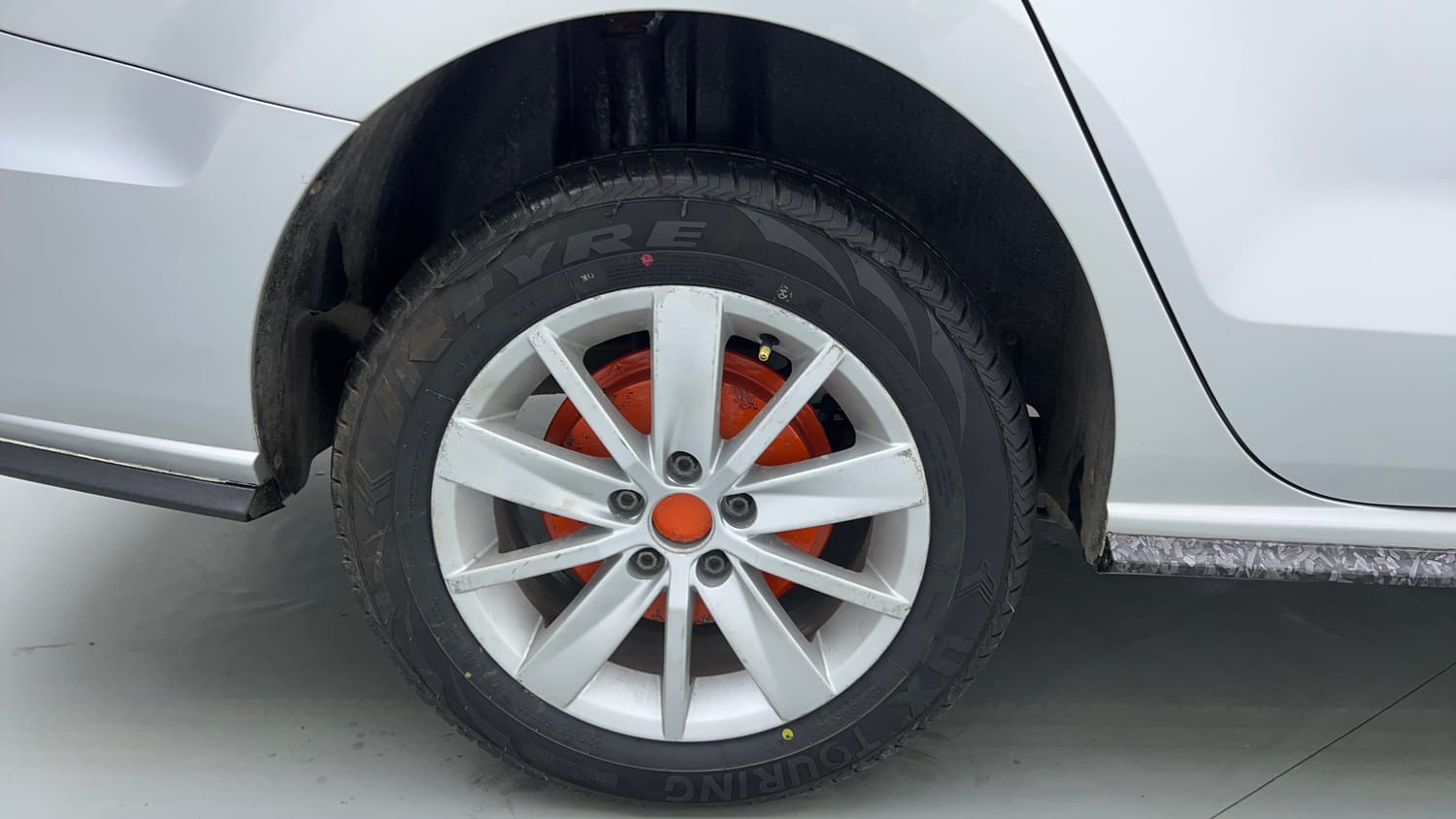 Used 2022 Volkswagen Vento Highline 1.0L TSI Petrol Manual tyres RIGHT REAR TYRE RIM VIEW