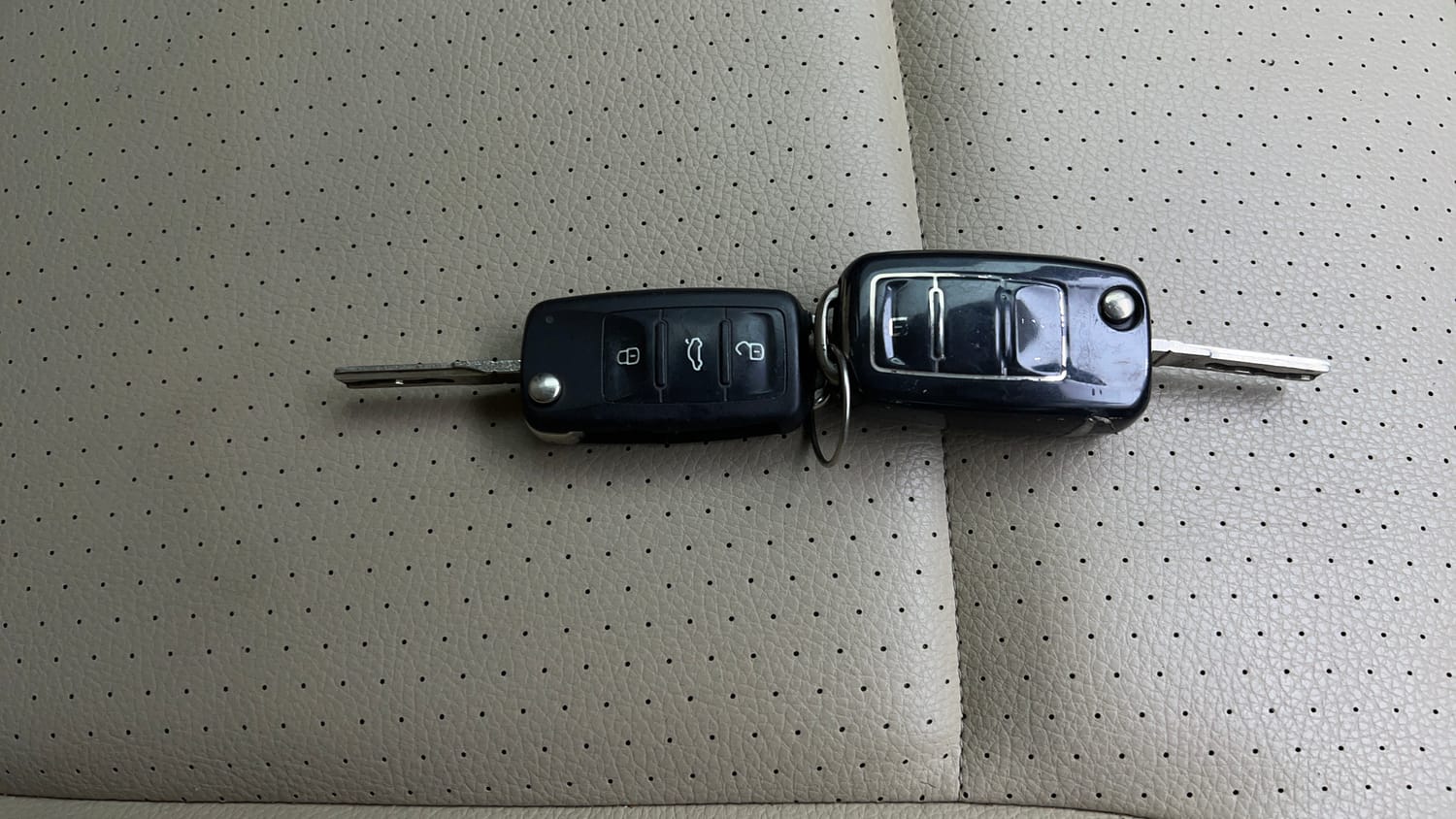 Used 2022 Volkswagen Vento Highline 1.0L TSI Petrol Manual extra CAR KEY VIEW