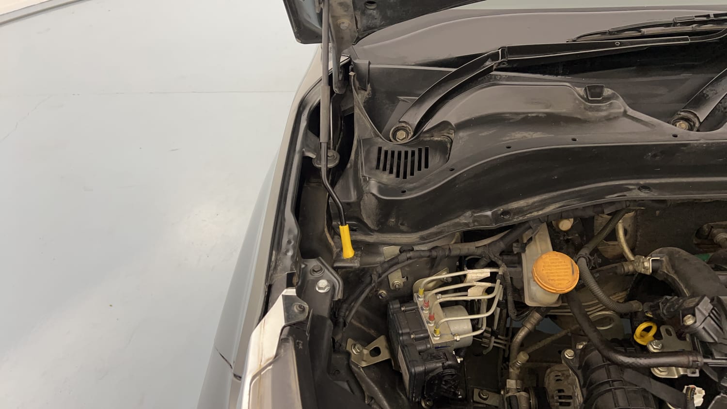 Used 2023 Tata Punch Accomplished MT Petrol Manual engine ENGINE RIGHT SIDE HINGE & APRON VIEW