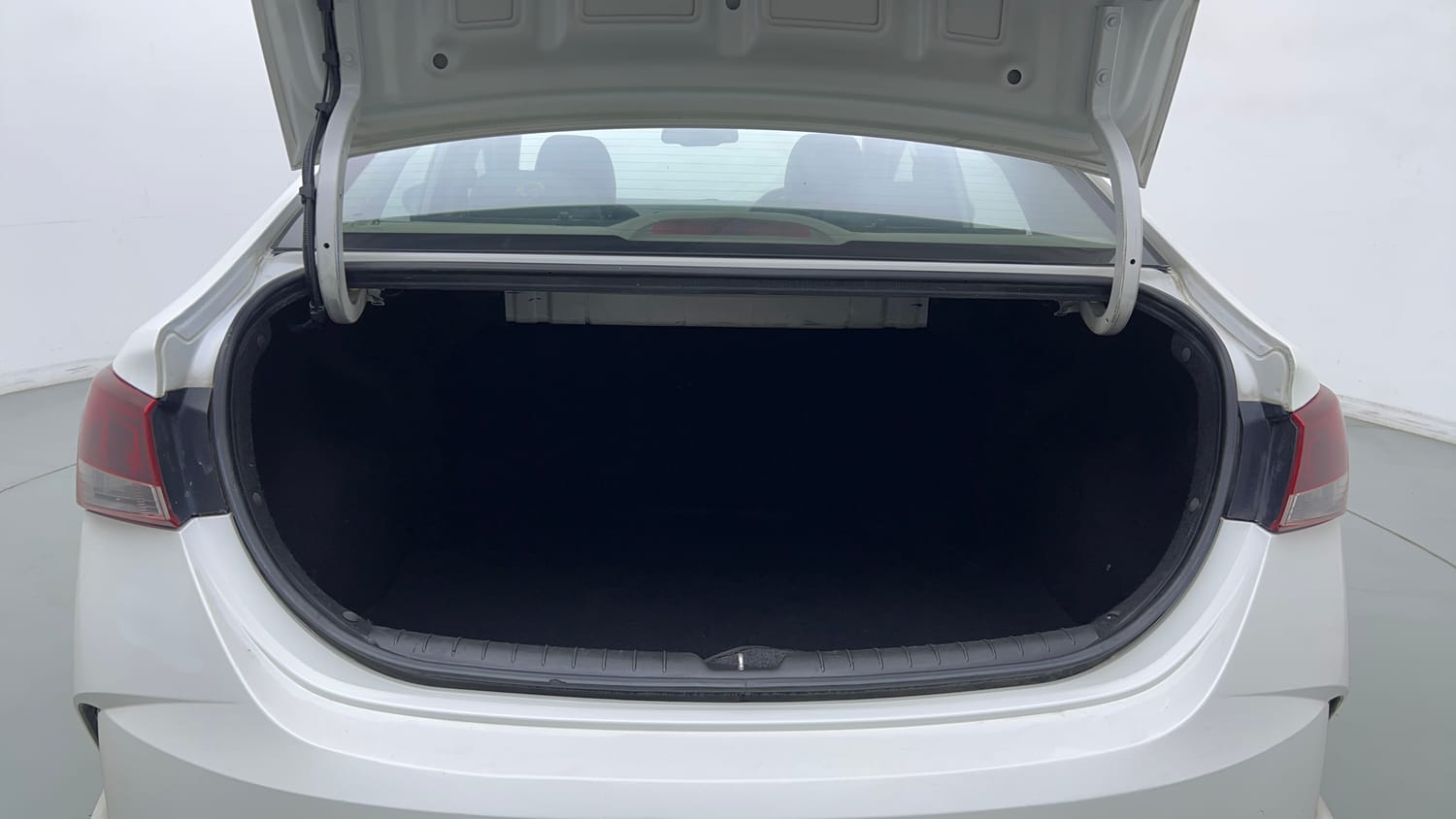 Used 2021 Hyundai Verna SX (O) 1.5 VTVT IVT Petrol Automatic interior DICKY INSIDE VIEW
