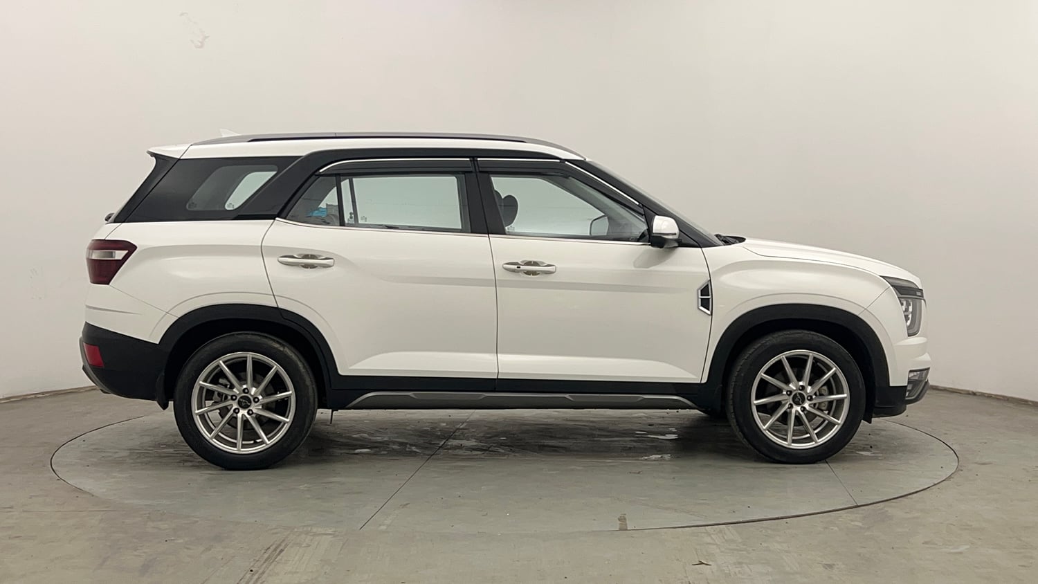 Used 2023 Hyundai Alcazar Platinum 7 STR 1.5 Turbo Petrol Petrol Manual exterior RIGHT SIDE VIEW