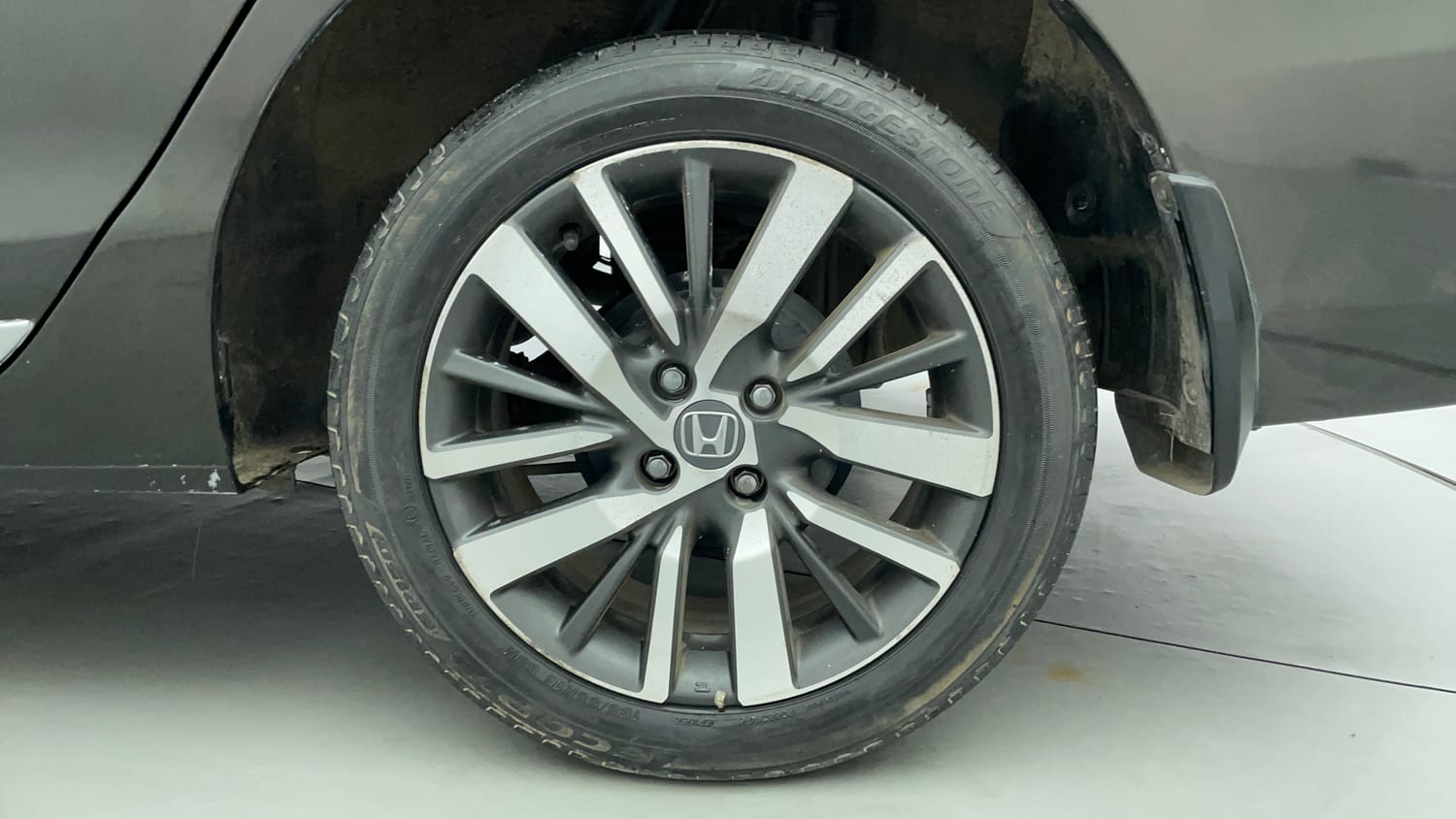 Used 2022 Honda City ZX CVT Petrol Petrol Automatic tyres LEFT REAR TYRE RIM VIEW