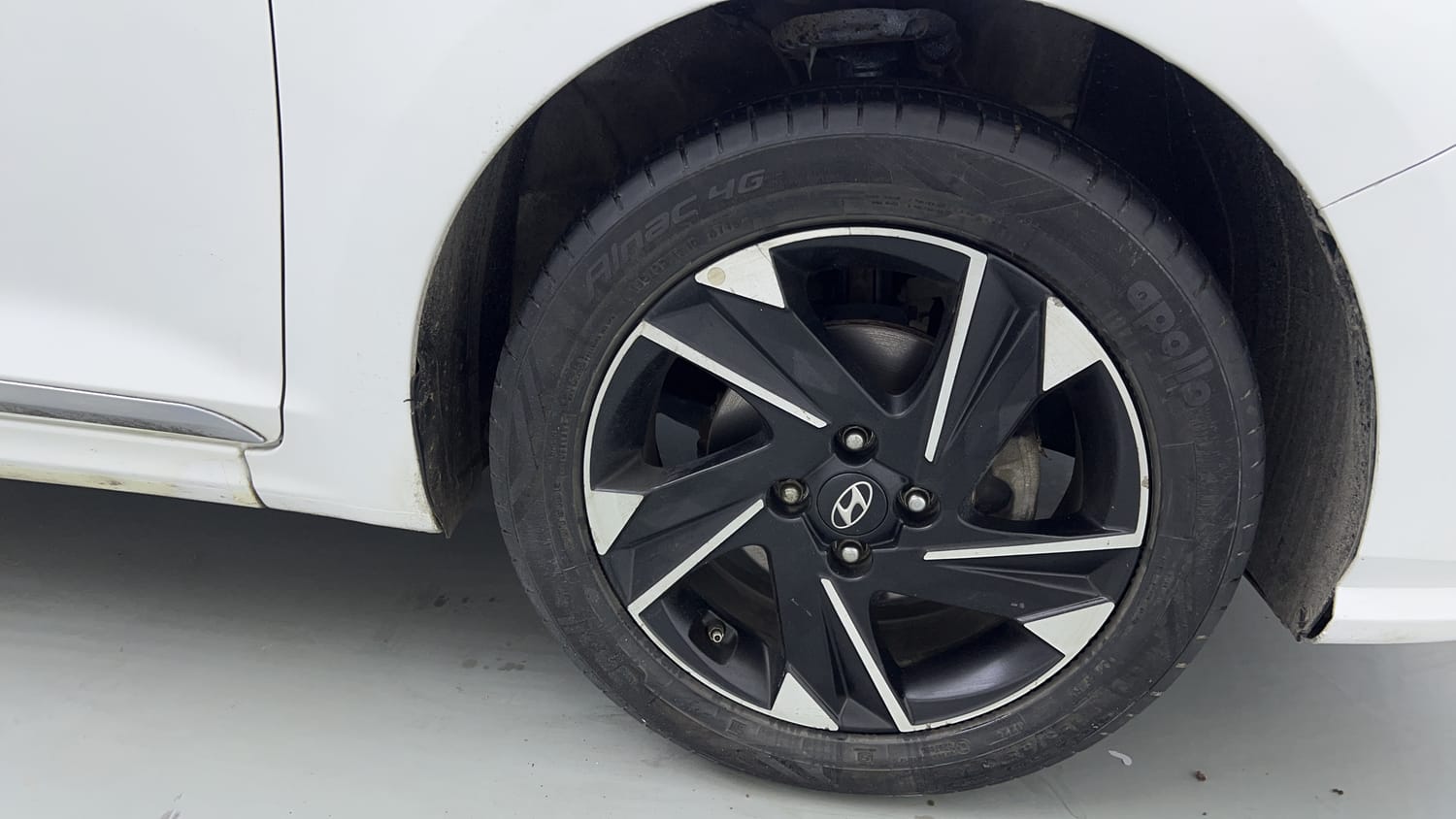 Used 2021 Hyundai Verna SX (O) 1.5 VTVT IVT Petrol Automatic tyres RIGHT FRONT TYRE RIM VIEW