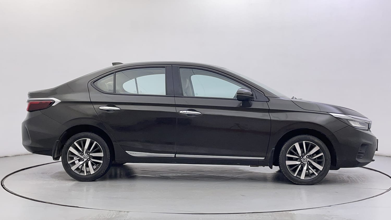 Used 2022 Honda City ZX CVT Petrol Petrol Automatic exterior RIGHT SIDE VIEW