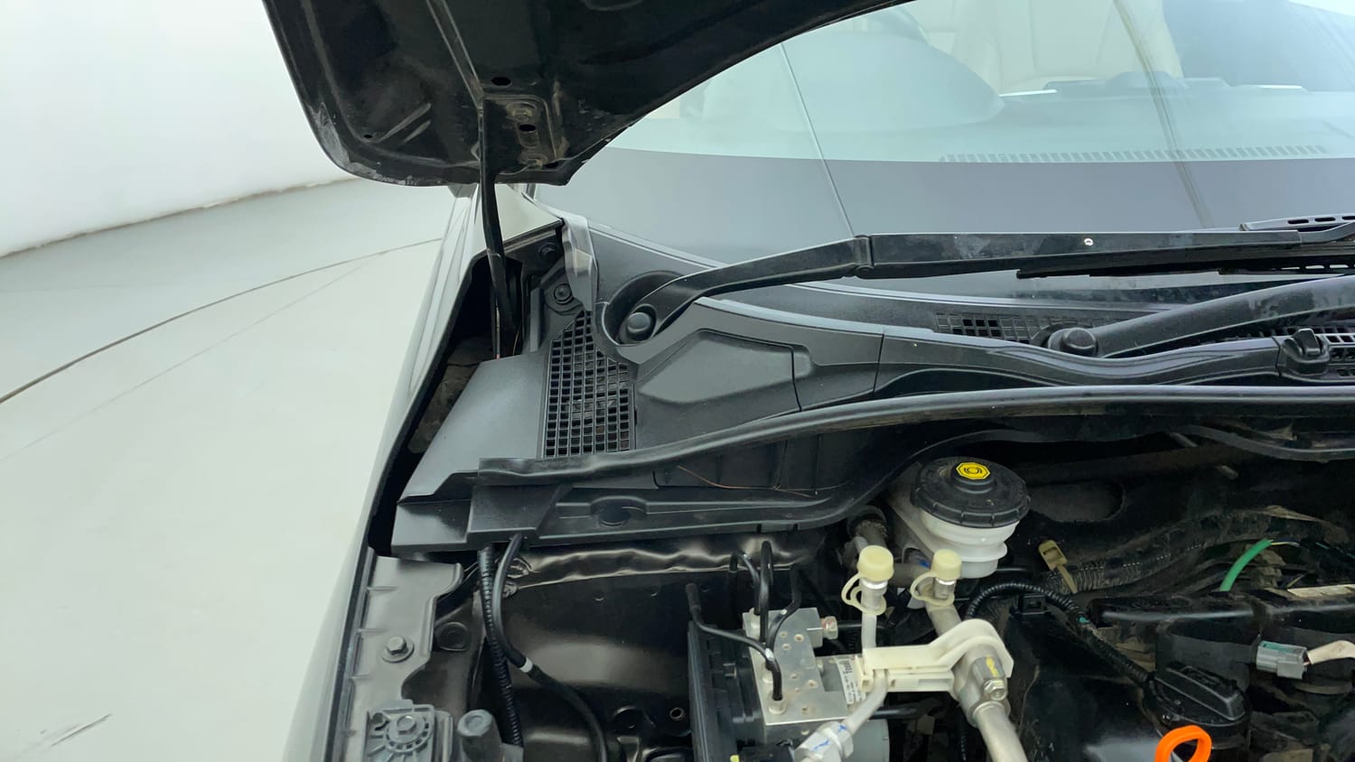 Used 2022 Honda City ZX CVT Petrol Petrol Automatic engine ENGINE RIGHT SIDE HINGE & APRON VIEW