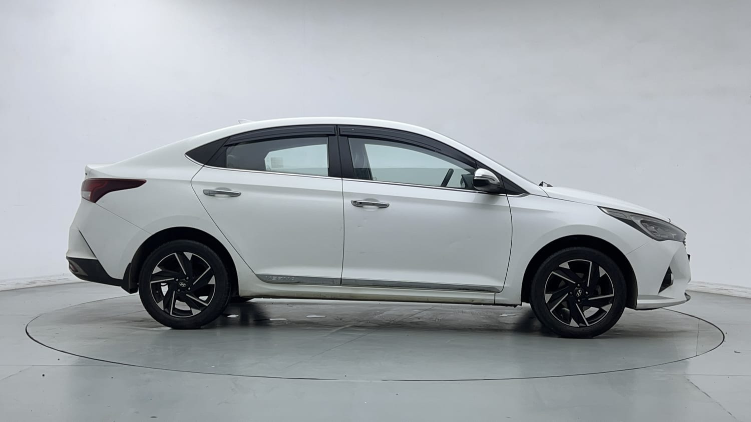 Used 2021 Hyundai Verna SX (O) 1.5 VTVT IVT Petrol Automatic exterior RIGHT SIDE VIEW