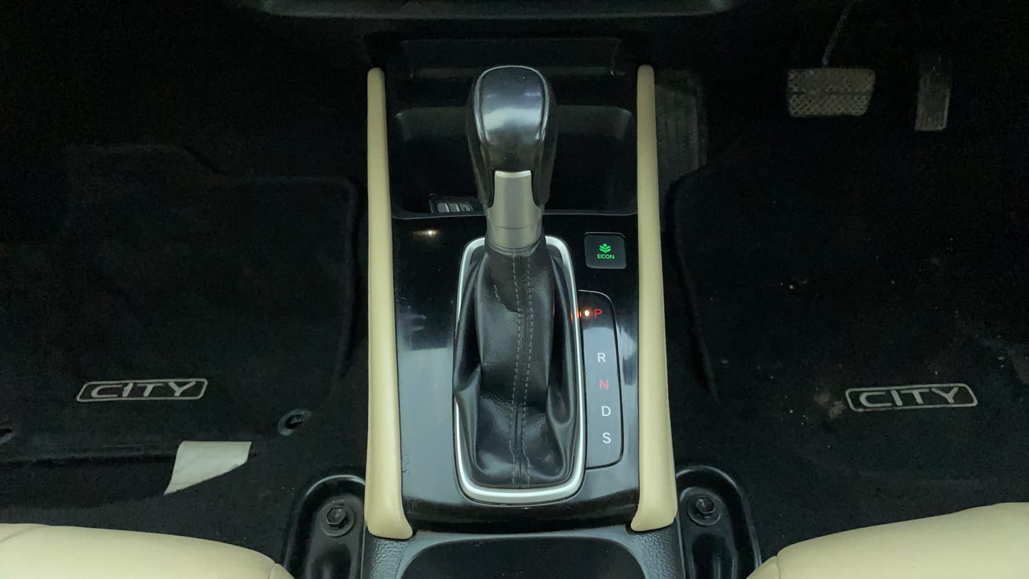 Used 2022 Honda City ZX CVT Petrol Petrol Automatic interior GEAR  KNOB VIEW