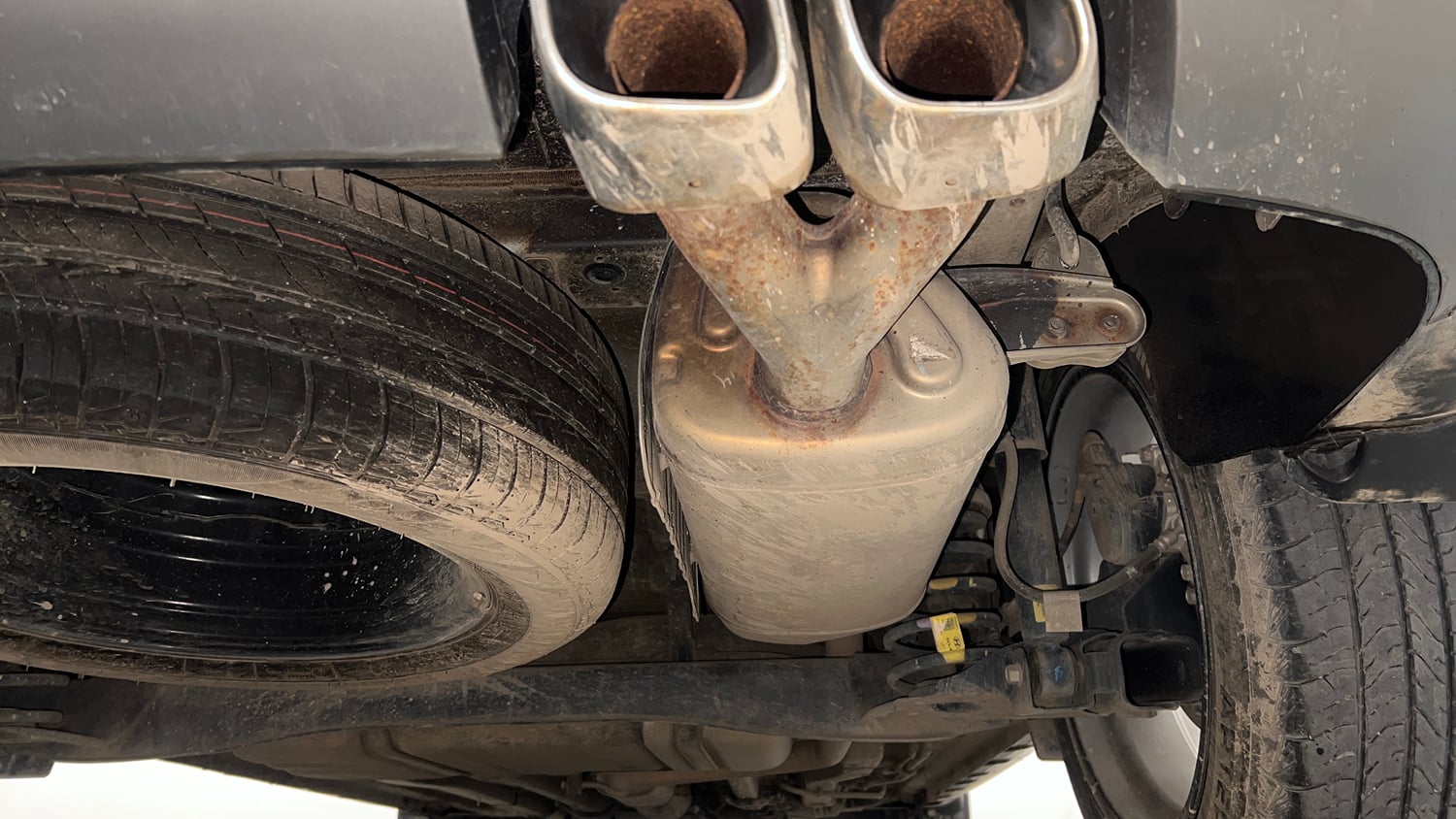 Used 2023 Hyundai Alcazar Platinum 7 STR 1.5 Turbo Petrol Petrol Manual extra REAR UNDERBODY VIEW (TAKEN FROM REAR)