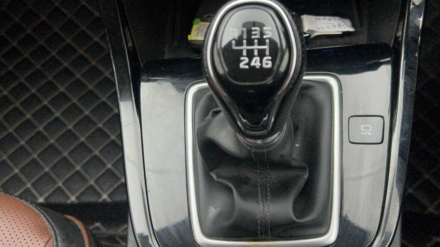 Used 2023 Hyundai Alcazar Platinum 7 STR 1.5 Turbo Petrol Petrol Manual interior GEAR  KNOB VIEW