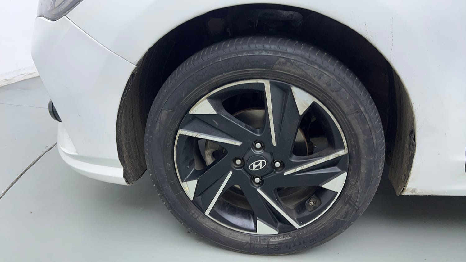 Used 2021 Hyundai Verna SX (O) 1.5 VTVT IVT Petrol Automatic tyres LEFT FRONT TYRE RIM VIEW