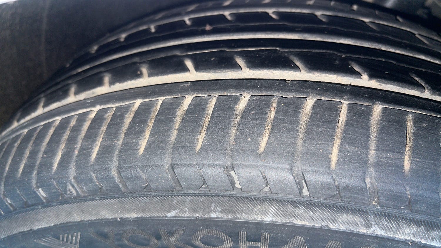 Used 2021 Hyundai Verna SX (O) 1.5 VTVT IVT Petrol Automatic tyres LEFT FRONT TYRE TREAD VIEW