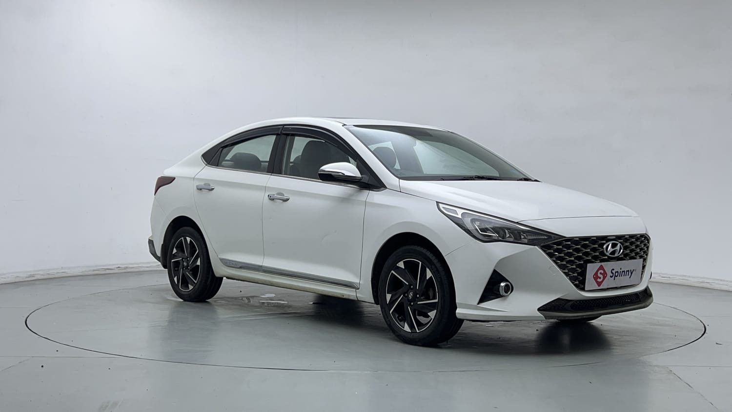 Used 2021 Hyundai Verna SX (O) 1.5 VTVT IVT Petrol Automatic exterior RIGHT FRONT CORNER VIEW