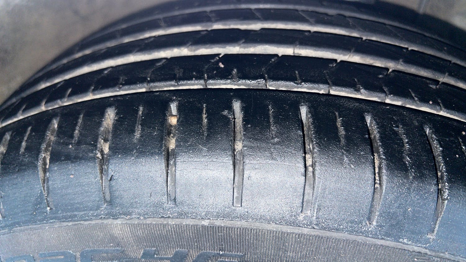 Used 2021 Hyundai Verna SX (O) 1.5 VTVT IVT Petrol Automatic tyres RIGHT FRONT TYRE TREAD VIEW