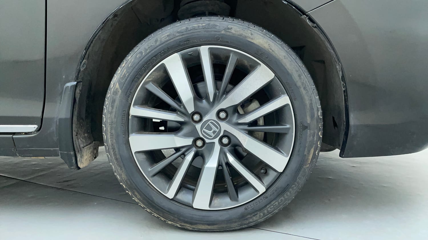 Used 2022 Honda City ZX CVT Petrol Petrol Automatic tyres RIGHT FRONT TYRE RIM VIEW