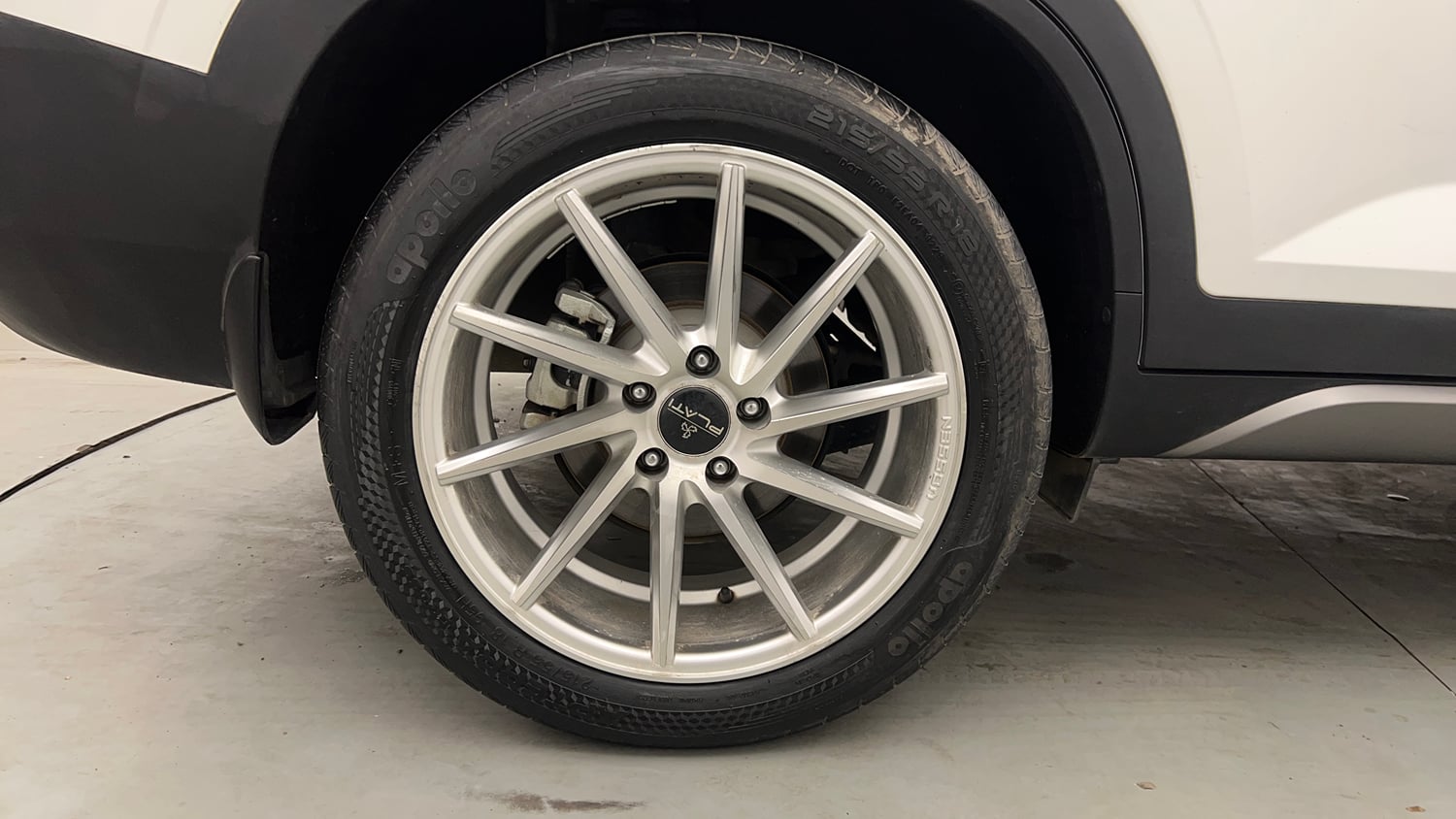 Used 2023 Hyundai Alcazar Platinum 7 STR 1.5 Turbo Petrol Petrol Manual tyres RIGHT REAR TYRE RIM VIEW
