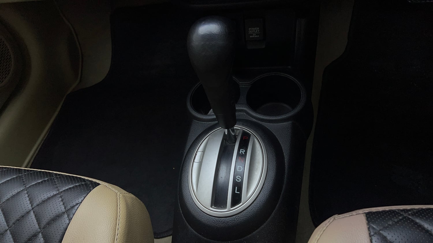 Used 2016 Honda Amaze 1.2 VX AT i-VTEC Petrol Automatic interior GEAR  KNOB VIEW