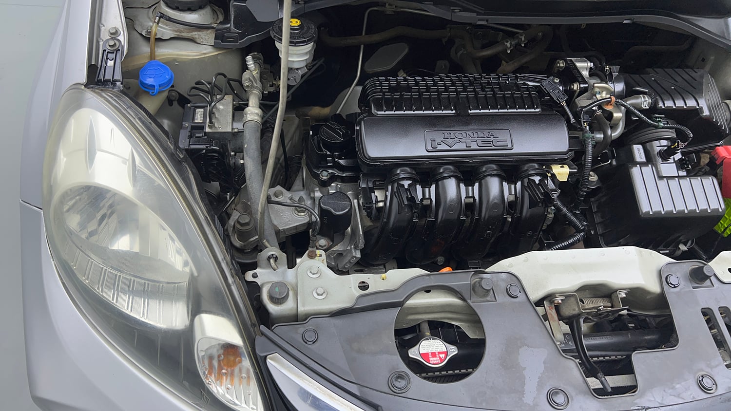 Used 2016 Honda Amaze 1.2 VX AT i-VTEC Petrol Automatic engine ENGINE RIGHT SIDE VIEW