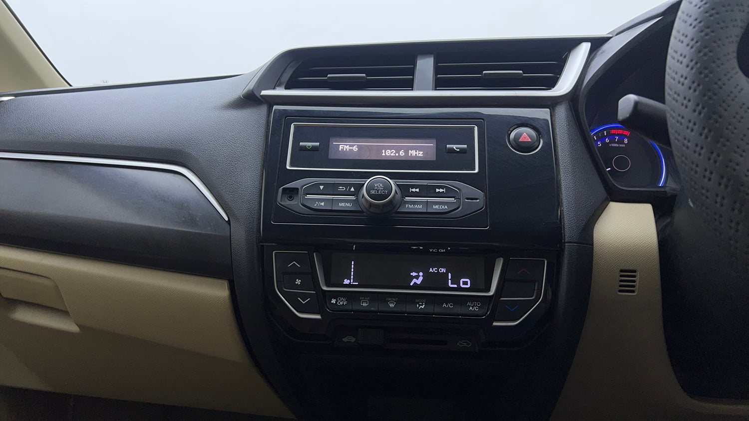 Used 2016 Honda Amaze 1.2 VX AT i-VTEC Petrol Automatic interior MUSIC SYSTEM & AC CONTROL VIEW