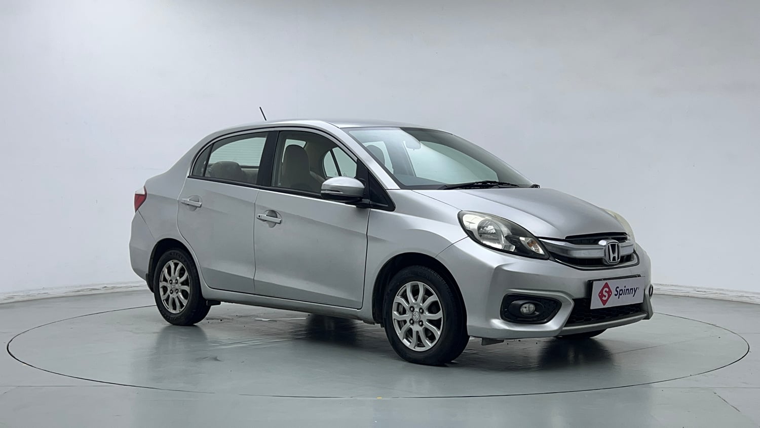Used 2016 Honda Amaze 1.2 VX AT i-VTEC Petrol Automatic exterior RIGHT FRONT CORNER VIEW