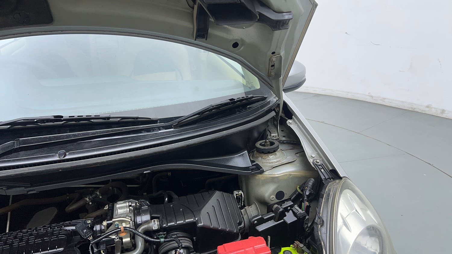 Used 2016 Honda Amaze 1.2 VX AT i-VTEC Petrol Automatic engine ENGINE LEFT SIDE HINGE & APRON VIEW