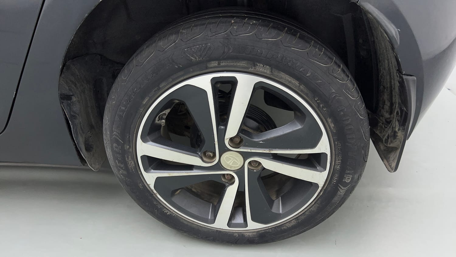 Used 2021 Tata Altroz XZ Plus Diesel Diesel Manual tyres LEFT REAR TYRE RIM VIEW