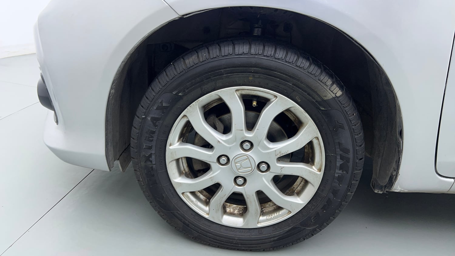 Used 2016 Honda Amaze 1.2 VX AT i-VTEC Petrol Automatic tyres LEFT FRONT TYRE RIM VIEW