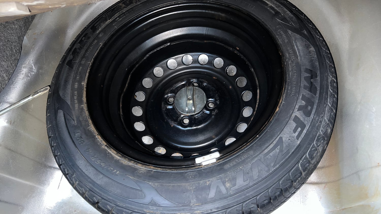 Used 2016 Honda Amaze 1.2 VX AT i-VTEC Petrol Automatic tyres SPARE TYRE VIEW