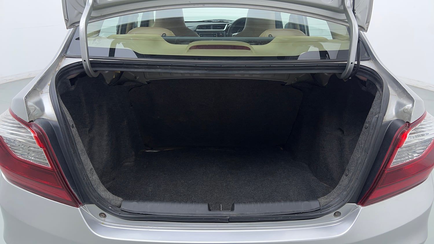 Used 2016 Honda Amaze 1.2 VX AT i-VTEC Petrol Automatic interior DICKY INSIDE VIEW