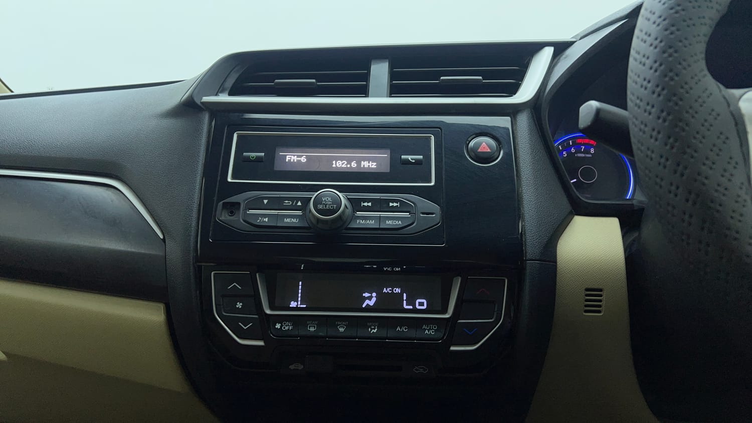 Used 2016 Honda Amaze 1.2 VX AT i-VTEC Petrol Automatic top_features Integrated (in-dash) music system