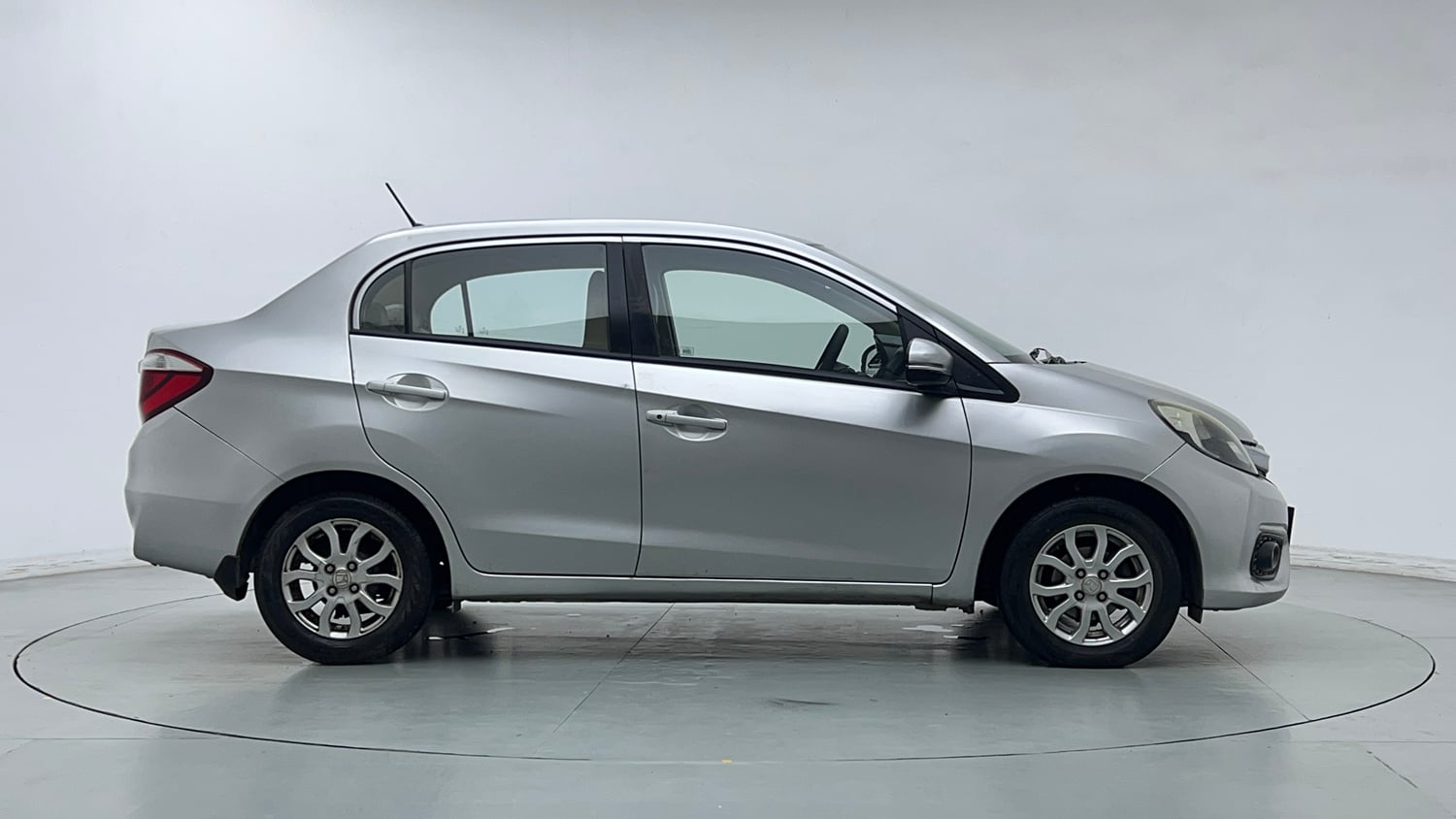 Used 2016 Honda Amaze 1.2 VX AT i-VTEC Petrol Automatic exterior RIGHT SIDE VIEW