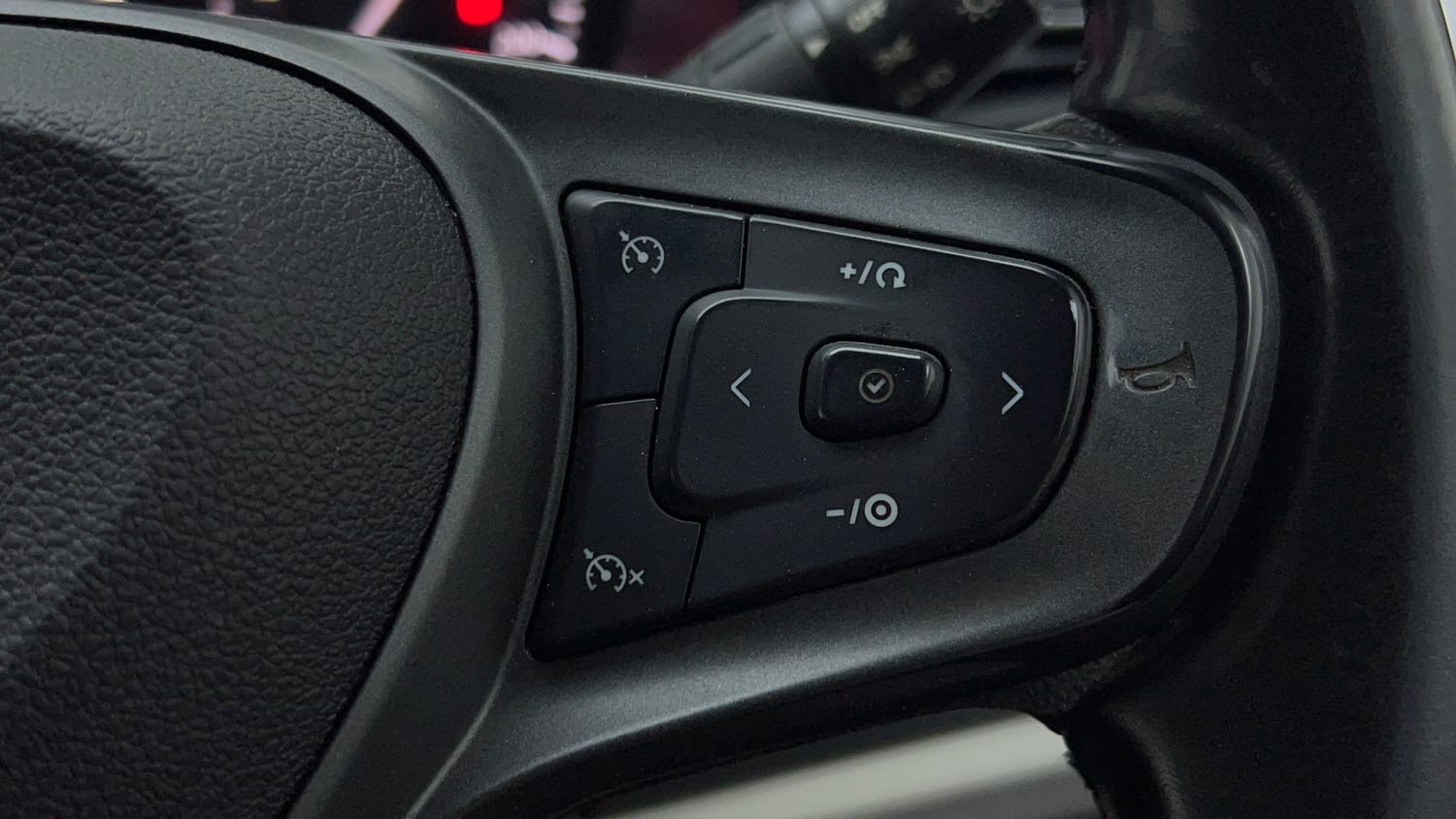 Used 2021 Tata Altroz XZ Plus Diesel Diesel Manual top_features Cruise control