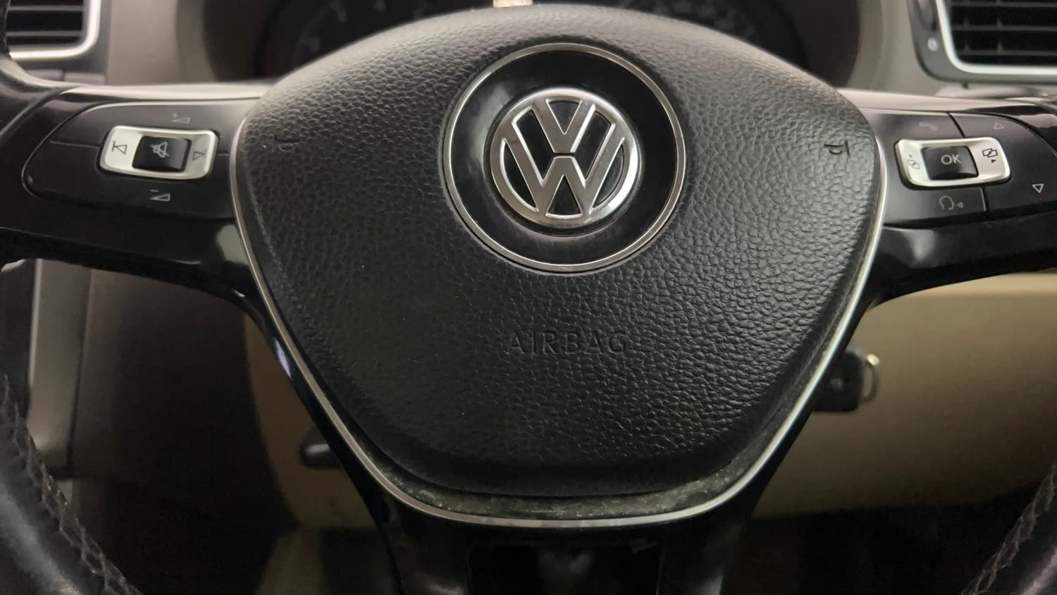 Used 2020 Volkswagen Vento Highline 1.0L TSI Petrol Manual top_features Airbags