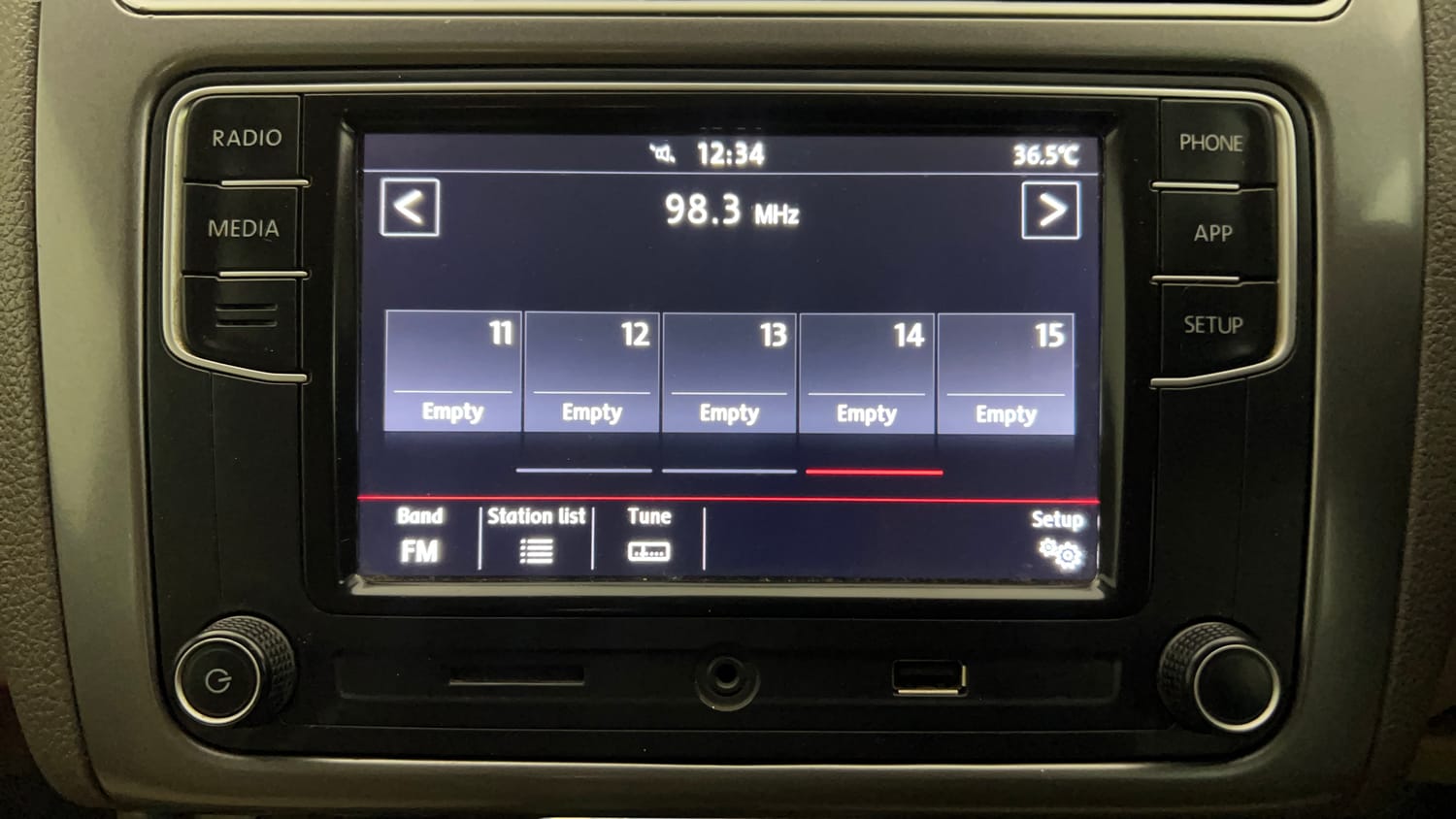 Used 2020 Volkswagen Vento Highline 1.0L TSI Petrol Manual top_features Integrated (in-dash) music system