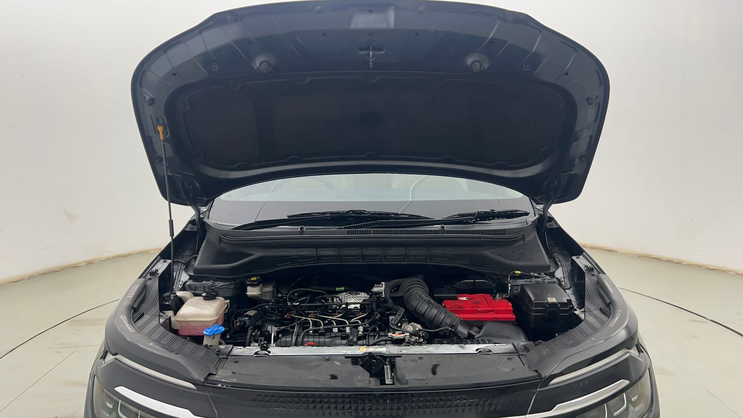 Used 2022 Kia Carens Luxury 1.5 Diesel 7 STR Diesel Manual engine ENGINE & BONNET OPEN FRONT VIEW