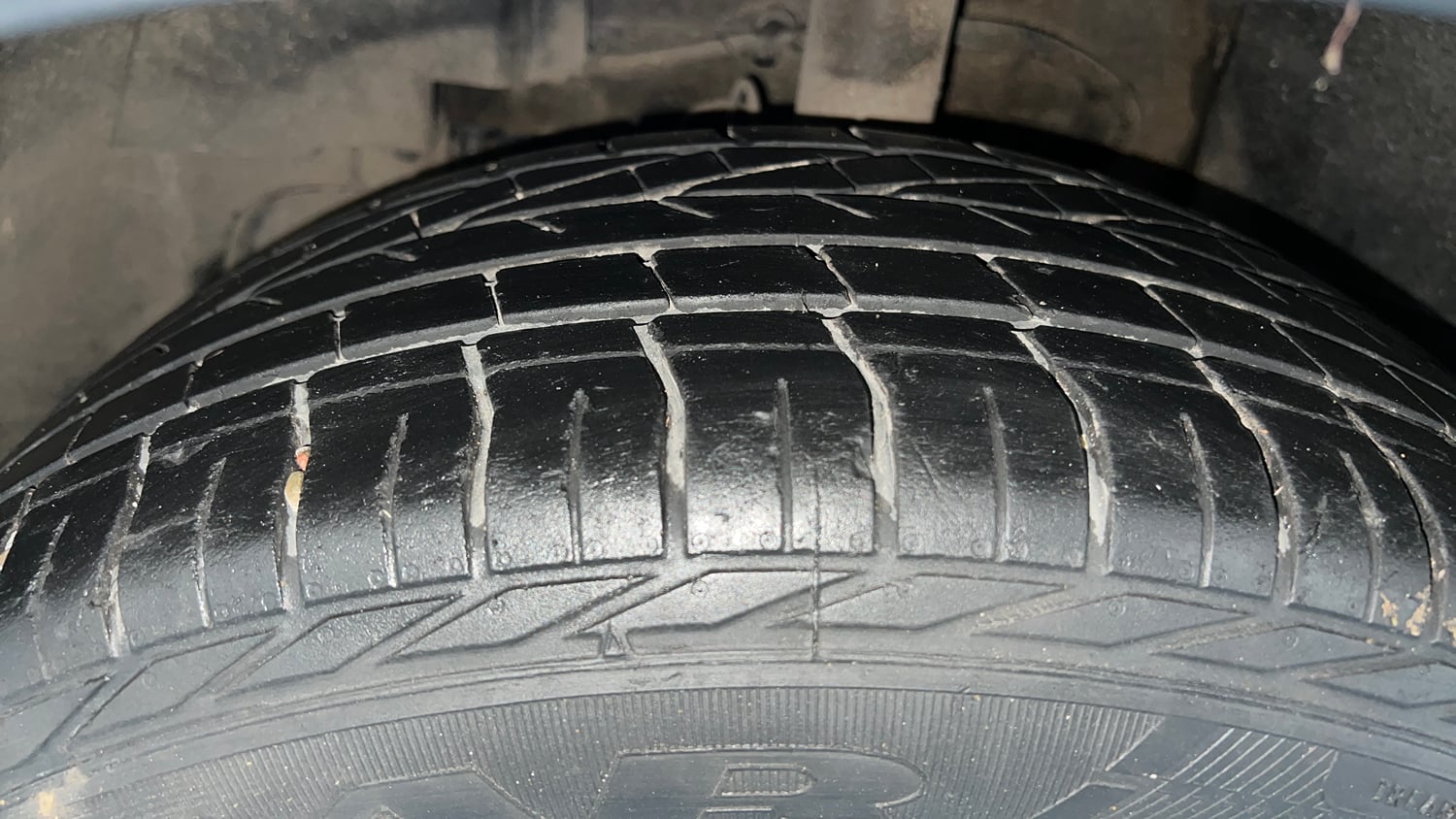 Used 2022 Tata Nexon XZ Plus Kaziranga Petrol Manual tyres LEFT FRONT TYRE TREAD VIEW