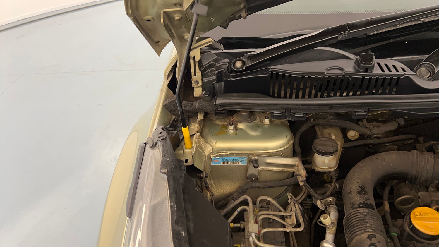 Used 2022 Tata Nexon XZ Plus Kaziranga Petrol Manual engine ENGINE RIGHT SIDE HINGE & APRON VIEW