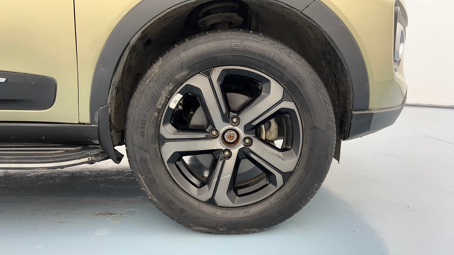 Used 2022 Tata Nexon XZ Plus Kaziranga Petrol Manual tyres RIGHT FRONT TYRE RIM VIEW