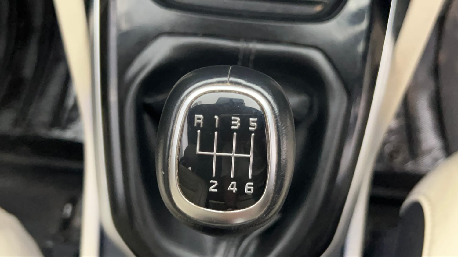 Used 2022 Kia Carens Luxury 1.5 Diesel 7 STR Diesel Manual interior GEAR  KNOB VIEW
