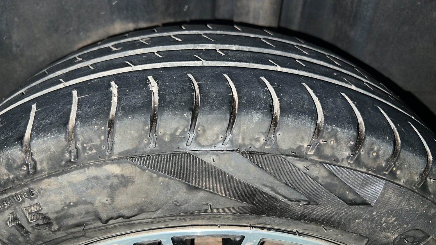 Used 2020 Volkswagen Vento Highline 1.0L TSI Petrol Manual tyres LEFT REAR TYRE TREAD VIEW