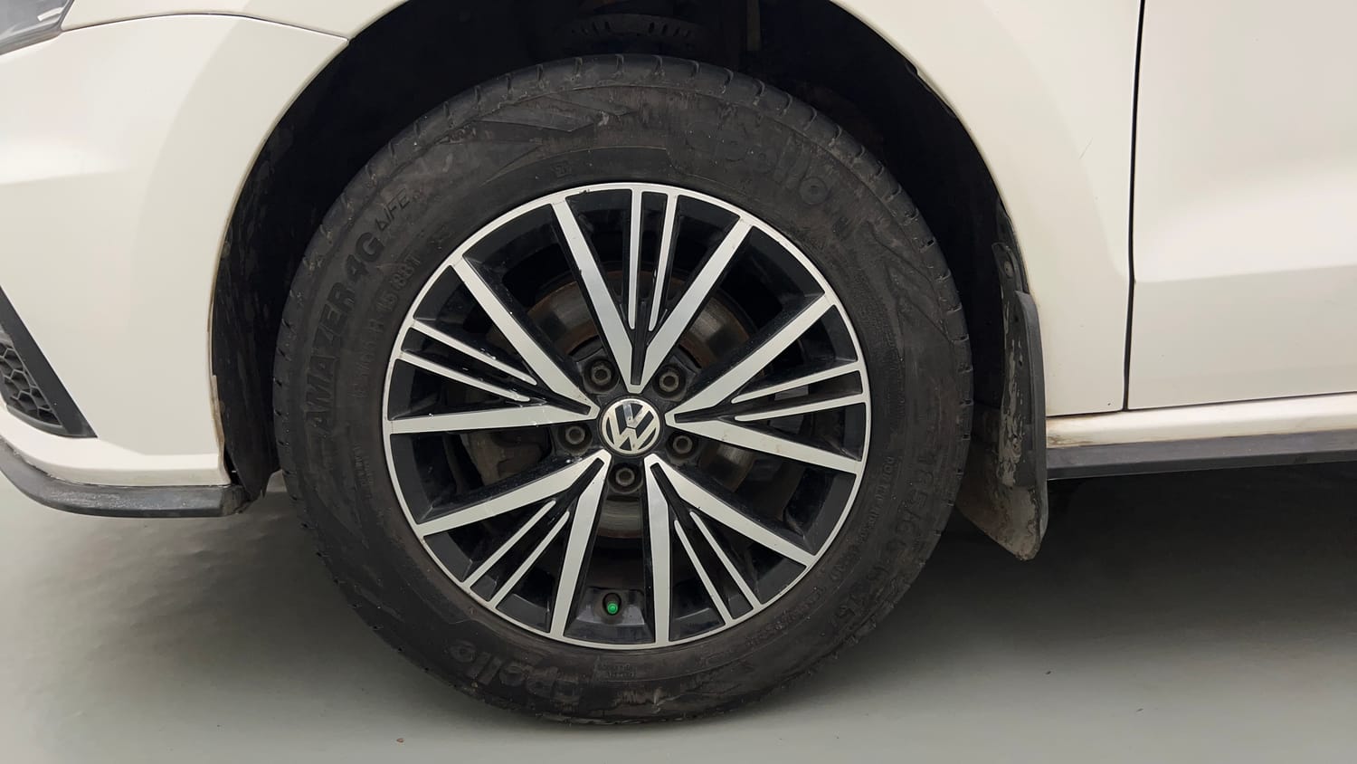 Used 2020 Volkswagen Vento Highline 1.0L TSI Petrol Manual tyres LEFT FRONT TYRE RIM VIEW