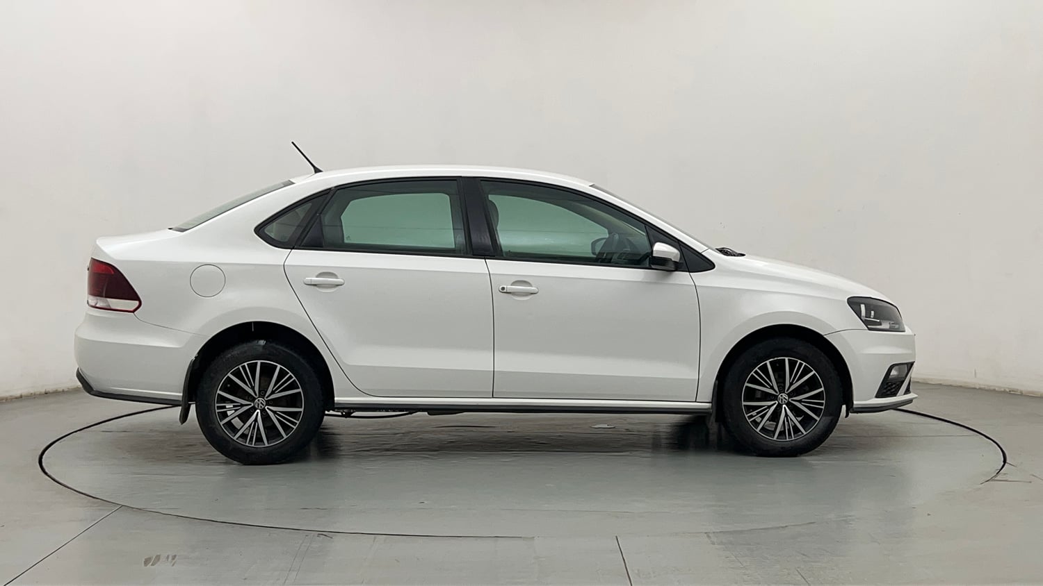 Used 2020 Volkswagen Vento Highline 1.0L TSI Petrol Manual exterior RIGHT SIDE VIEW