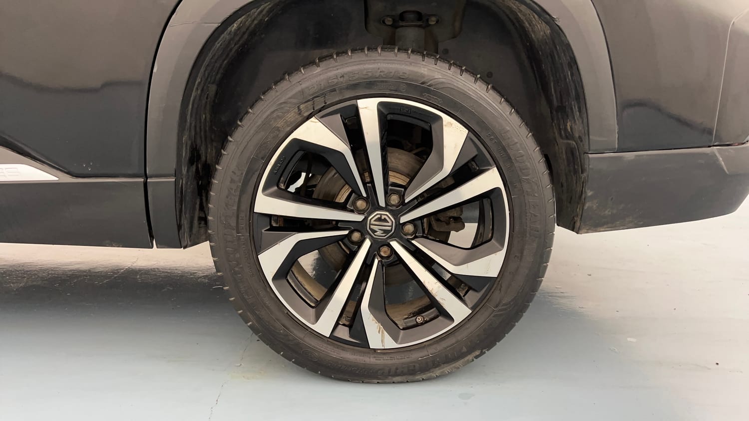 Used 2023 MG Motors Hector Savvy Pro 1.5 Turbo Petrol CVT Petrol Automatic tyres LEFT REAR TYRE RIM VIEW