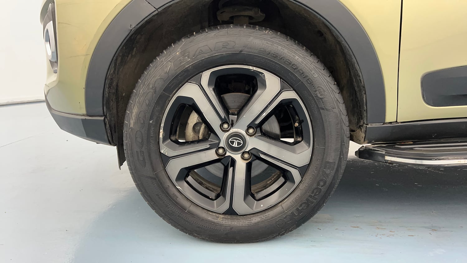 Used 2022 Tata Nexon XZ Plus Kaziranga Petrol Manual tyres LEFT FRONT TYRE RIM VIEW