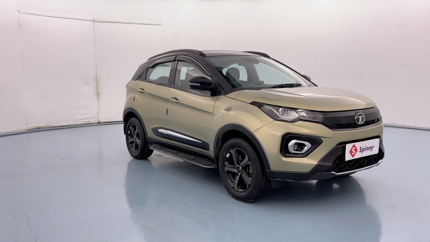 Used 2022 Tata Nexon XZ Plus Kaziranga Petrol Manual exterior RIGHT FRONT CORNER VIEW